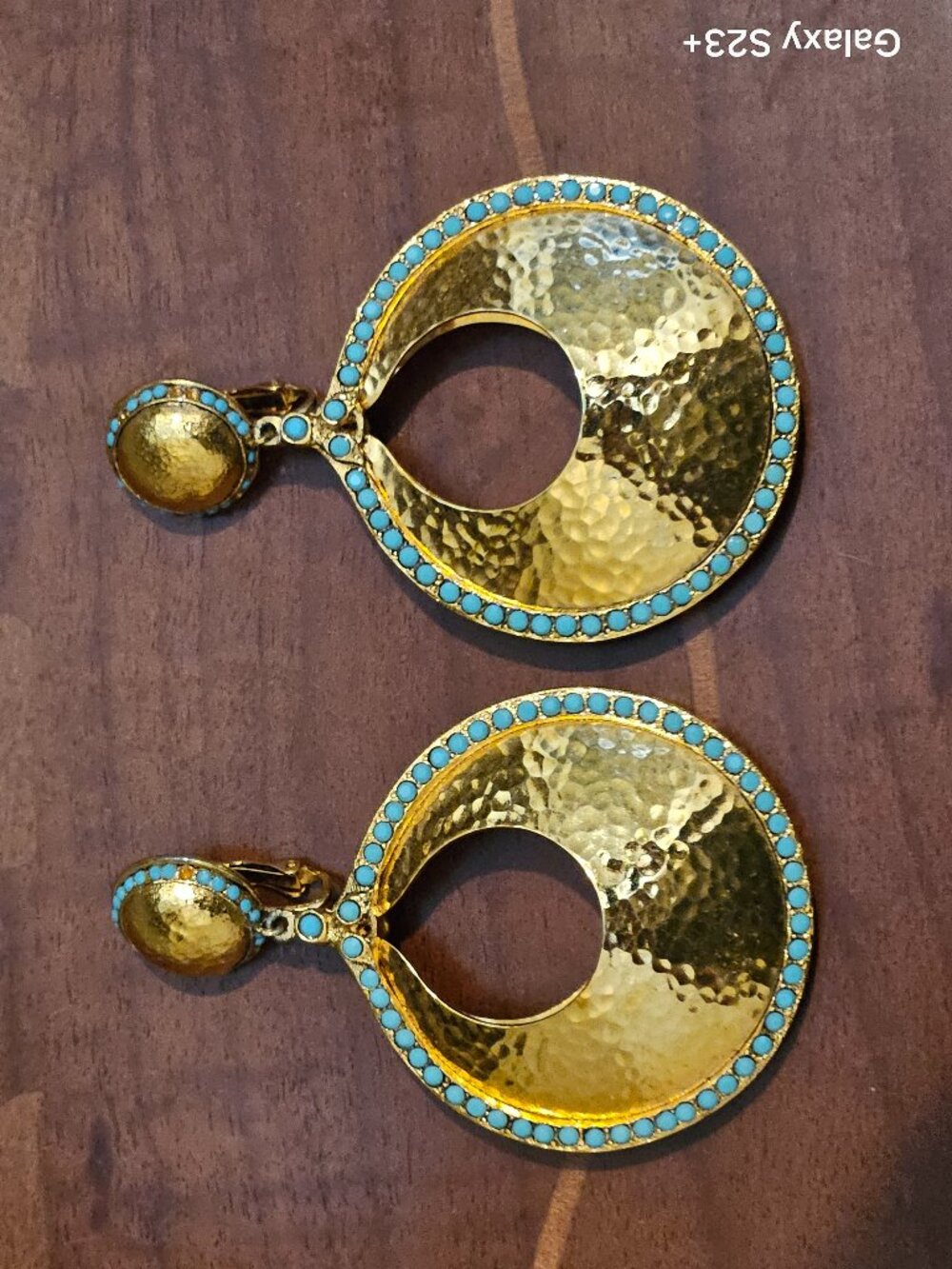 AS IS JOSE & MARIA BARRERA TURQUOISE STONE HAMMERED GOLD DROP CRYSTAL EARRINGS